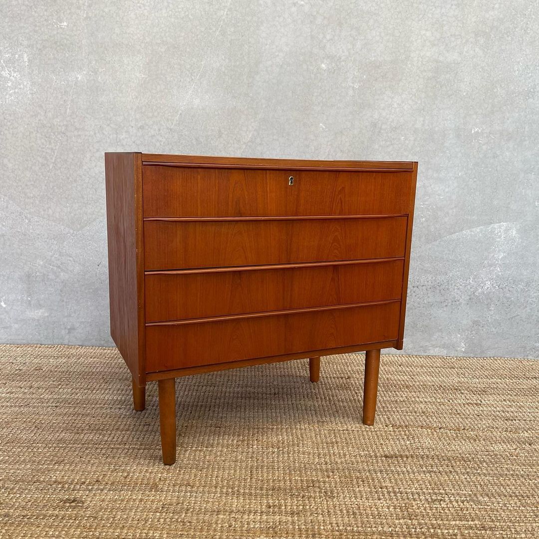 danish-mid-century-chest-of-drawers-in-teak-1