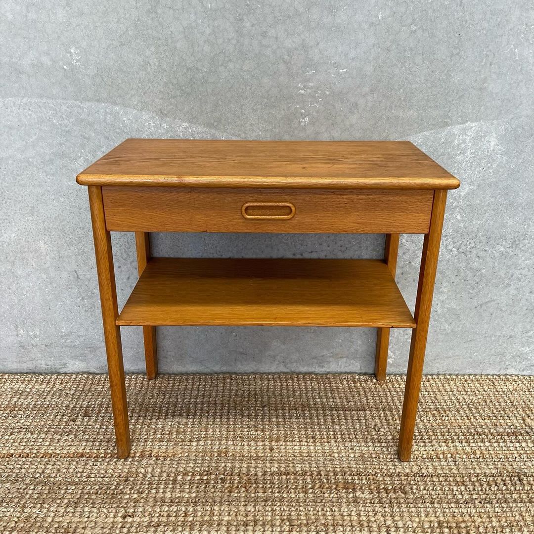 scandinavian-mid-century-bedside-table-in-oak-9