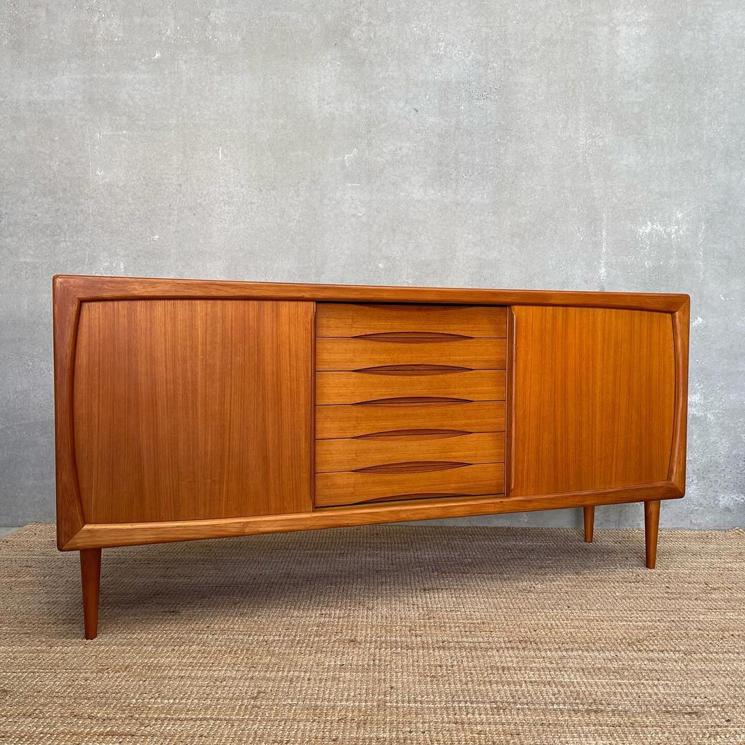 large-danish-designer-dyrlund-sideboard-in-teak (7)