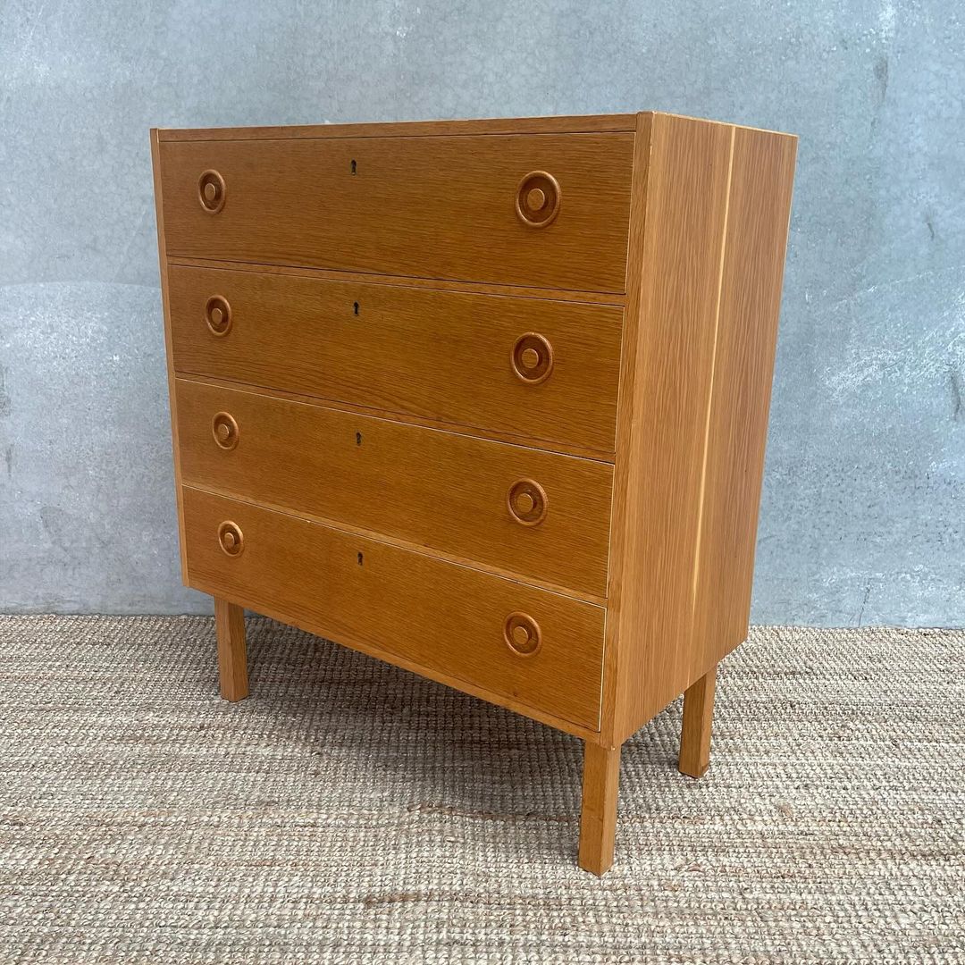 Scandinavian Mid-Century Chest of Drawers in Oak - Image 5