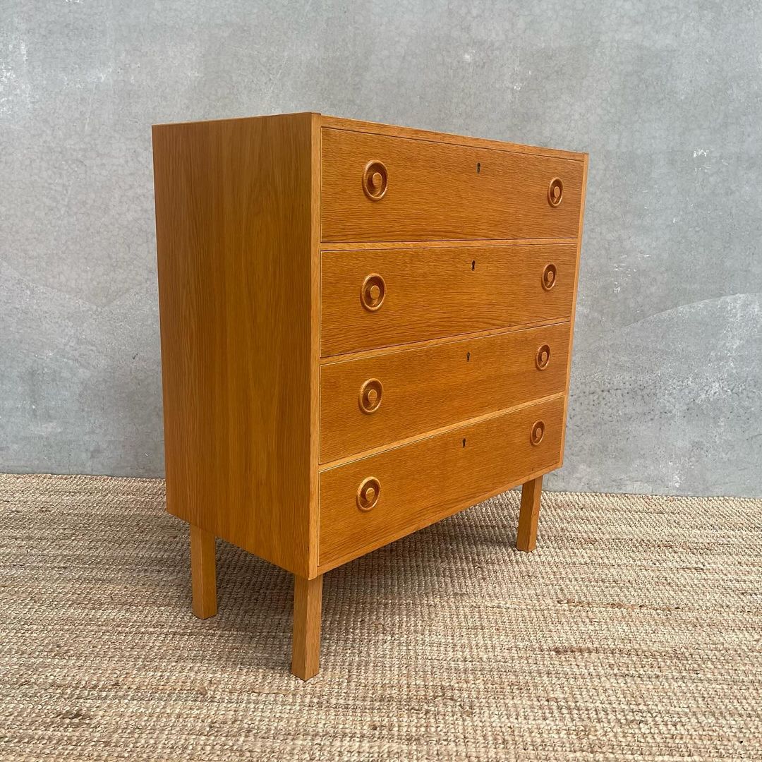 Scandinavian Mid-Century Chest of Drawers in Oak - Image 7