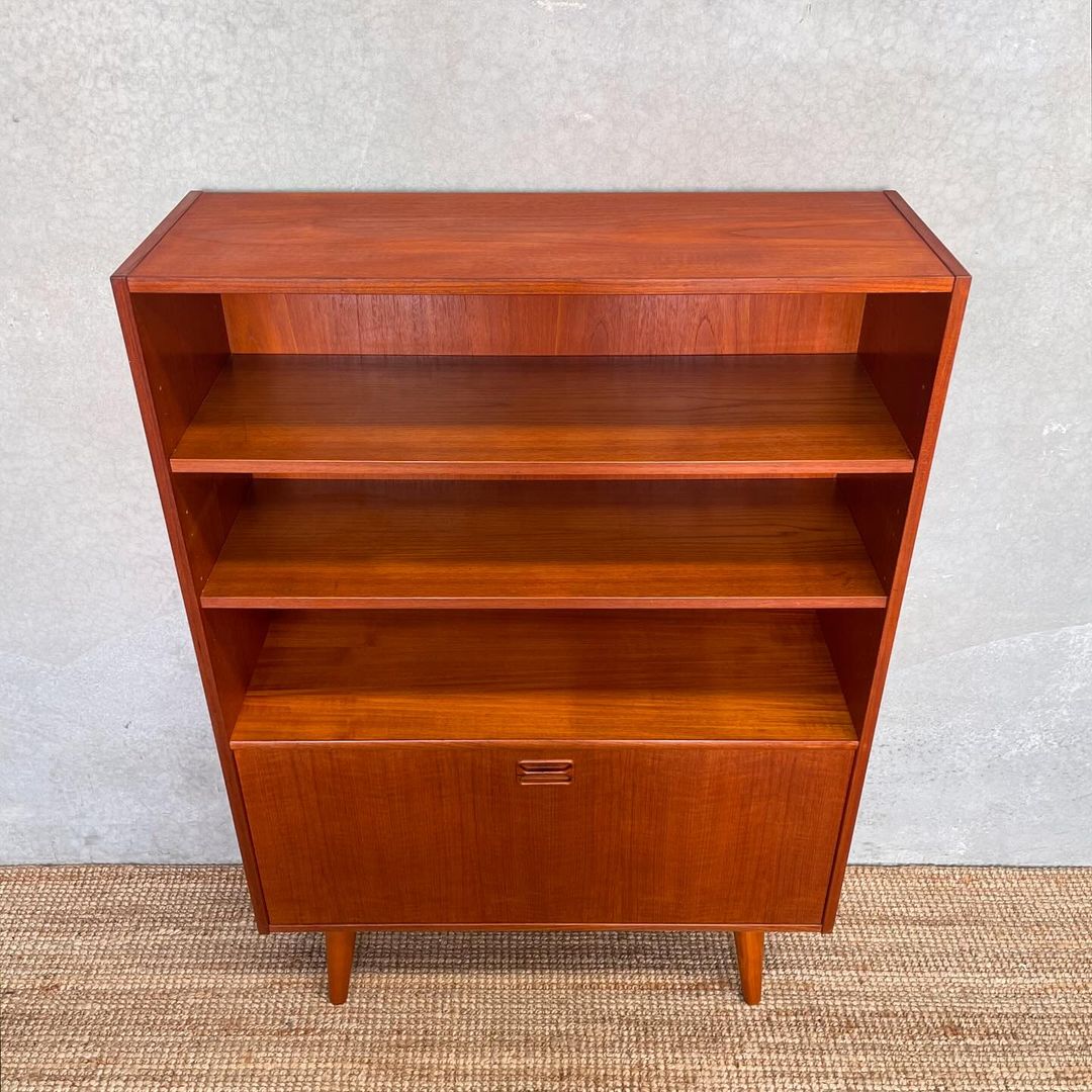 Scandinavian Mid-Century Bookshelf in Teak (3)