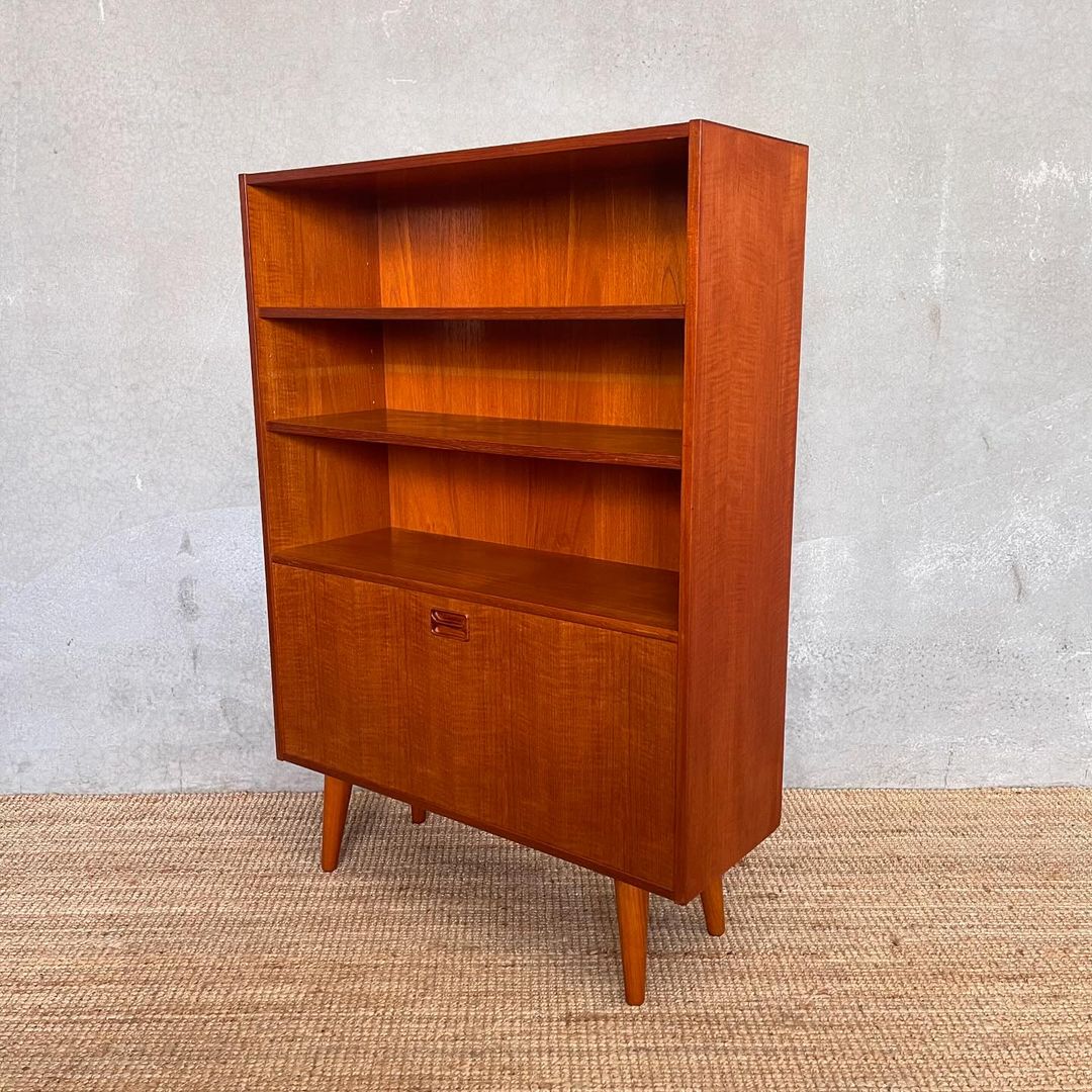 Scandinavian Mid-Century Bookshelf in Teak (8)