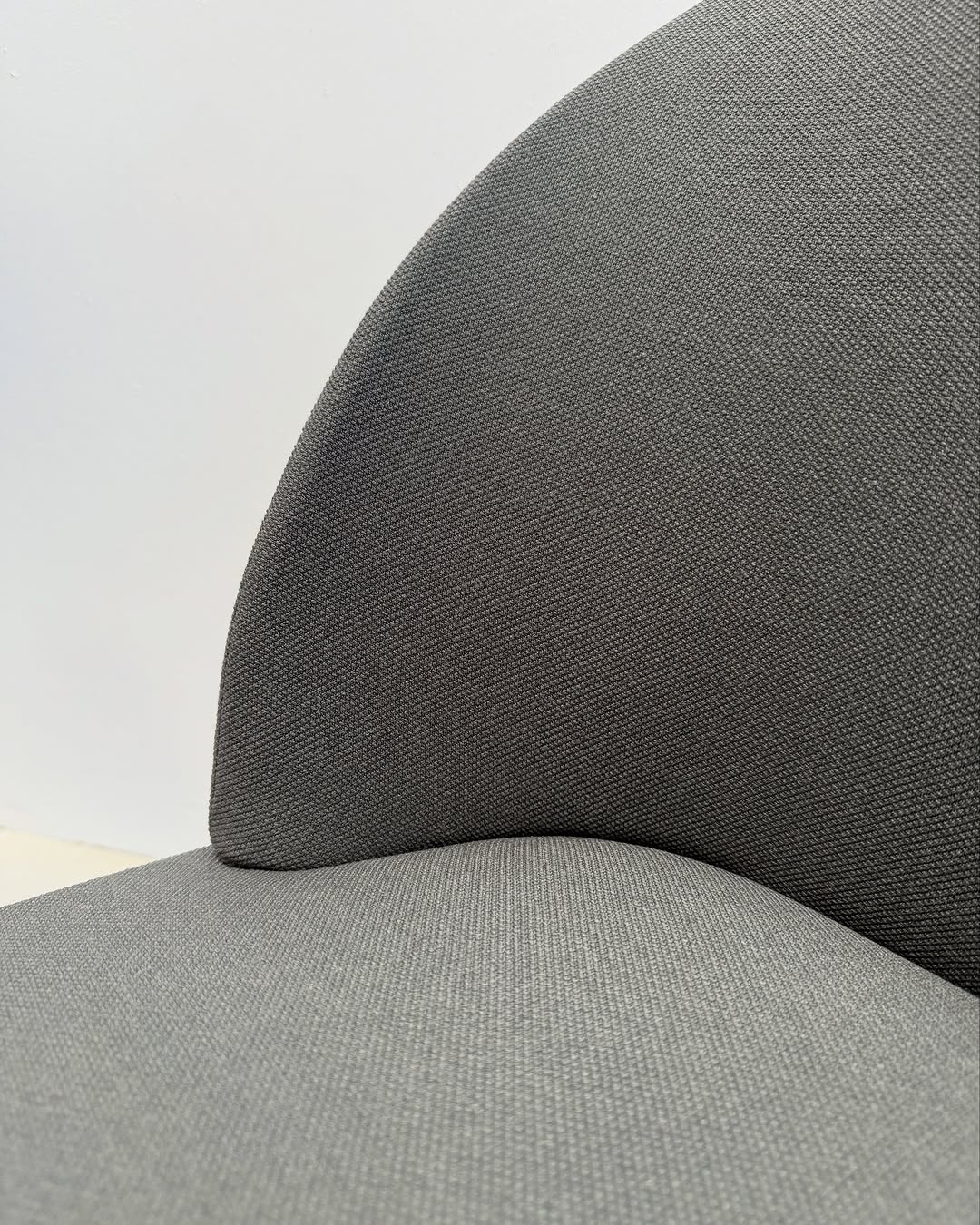 brand-new-boxed-oslo-armchair-by-muuto (3)