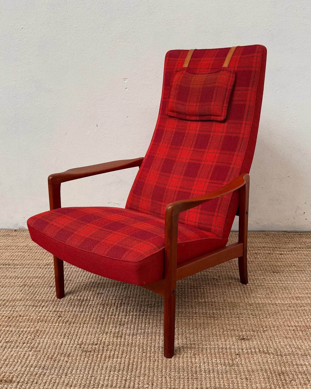 Scandinavian Mid-Century Armchair (6)