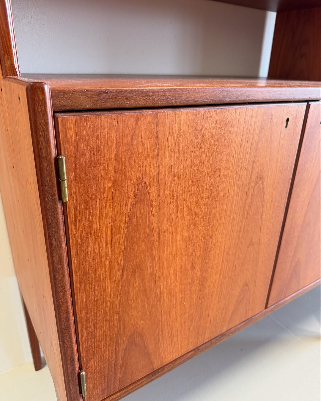 Mid-Century Scandinavian Double Bookshelf (5)