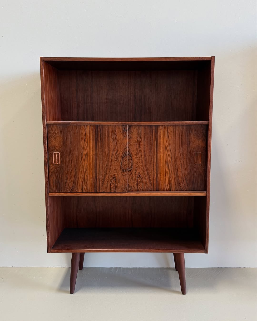 danish-mid-century-rosewood-bookshelf (10)
