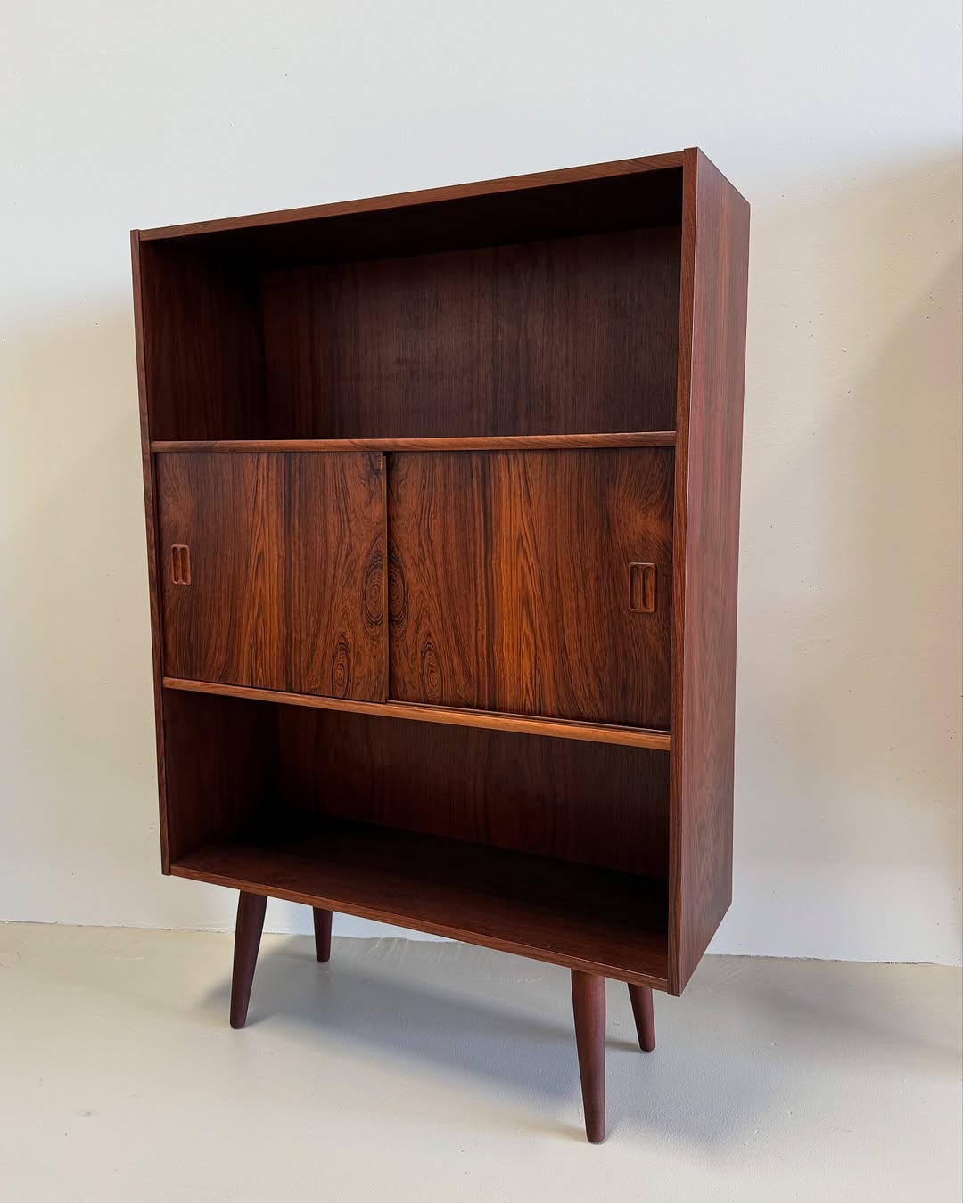 danish-mid-century-rosewood-bookshelf (7)