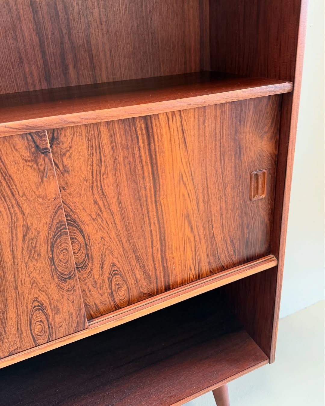 danish-mid-century-rosewood-bookshelf (8)