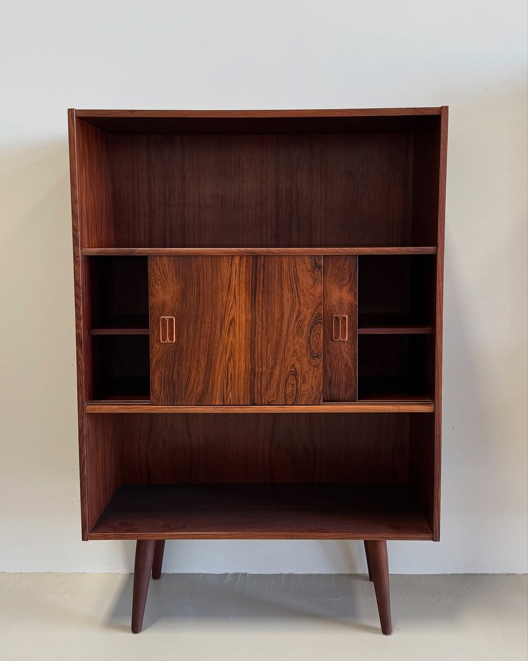danish-mid-century-rosewood-bookshelf (9)
