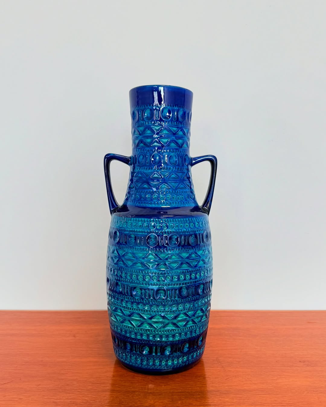 extra-large-mid-century-vase-copy (2)
