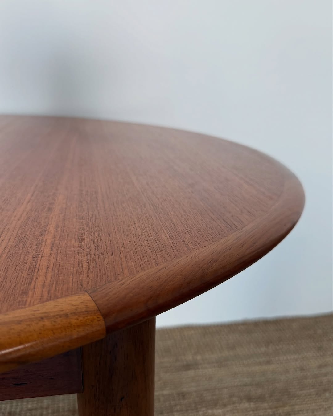 mid-century-extendable-dining-table (2)