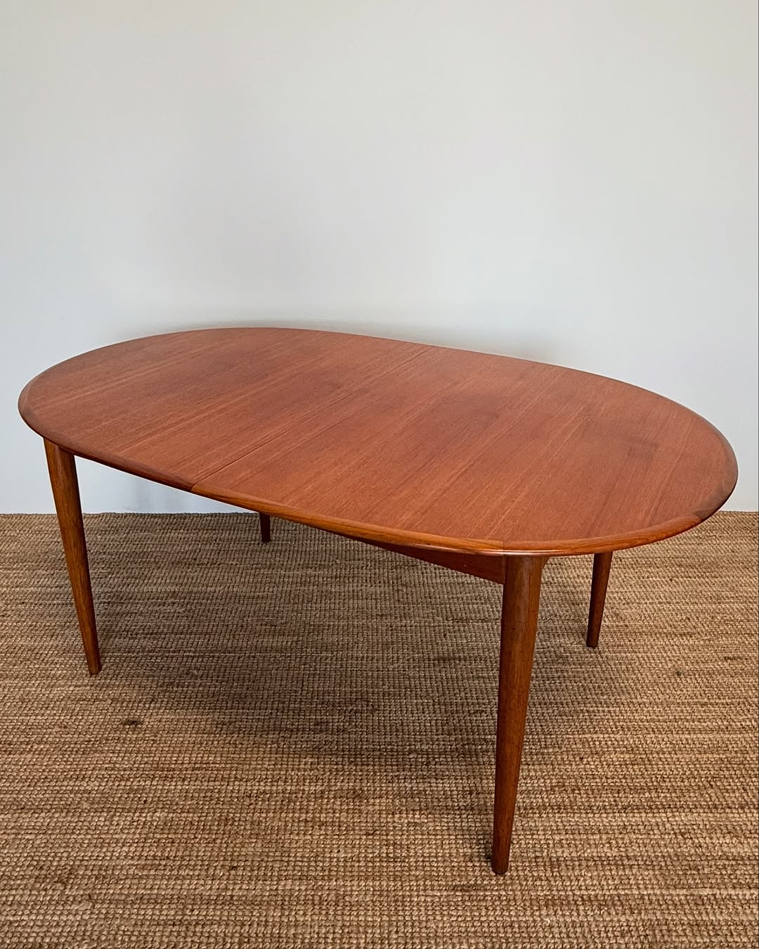 mid-century-extendable-dining-table (5)