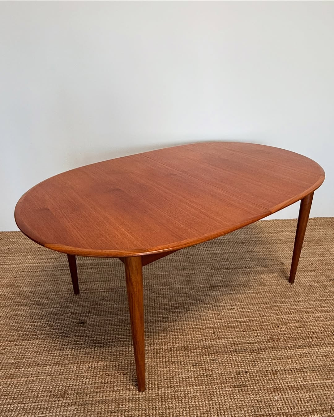 mid-century-extendable-dining-table (6)