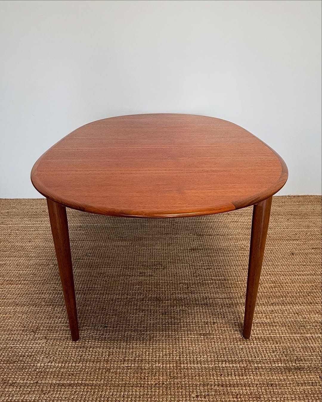 mid-century-extendable-dining-table (9)