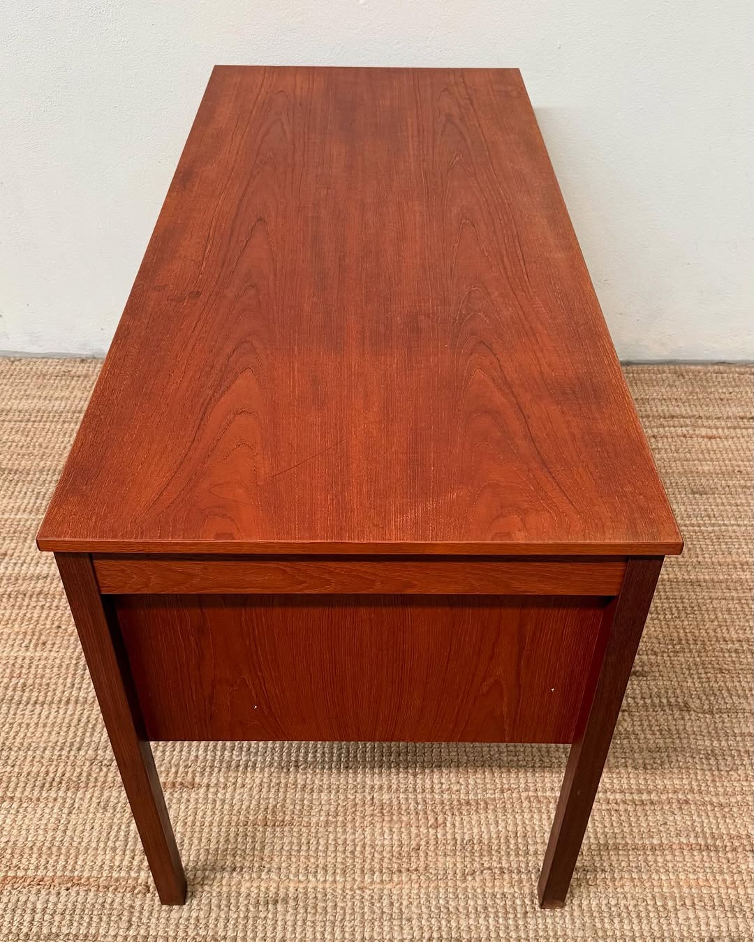 scandinavian-mid-century-desk (1)
