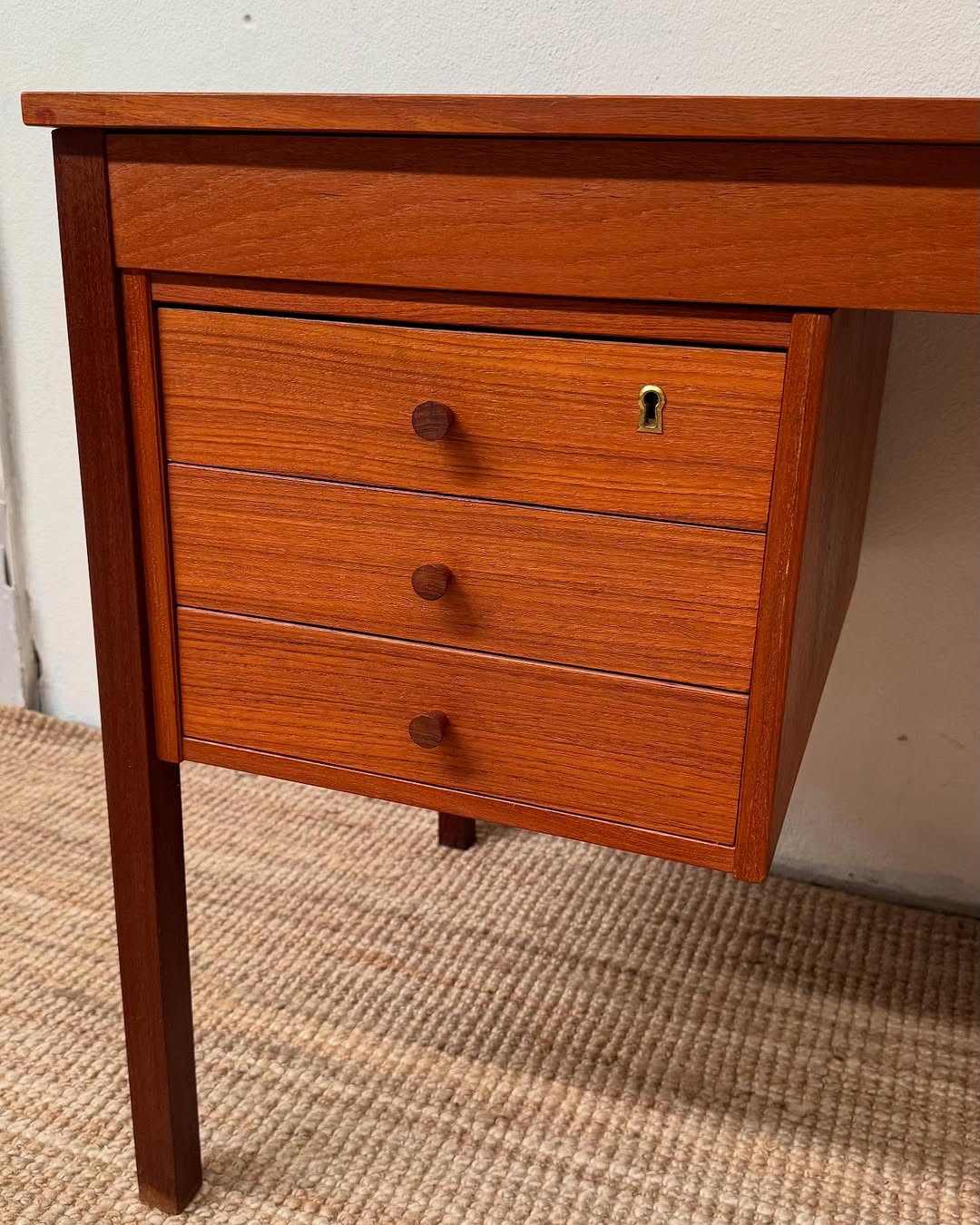 scandinavian-mid-century-desk (4)