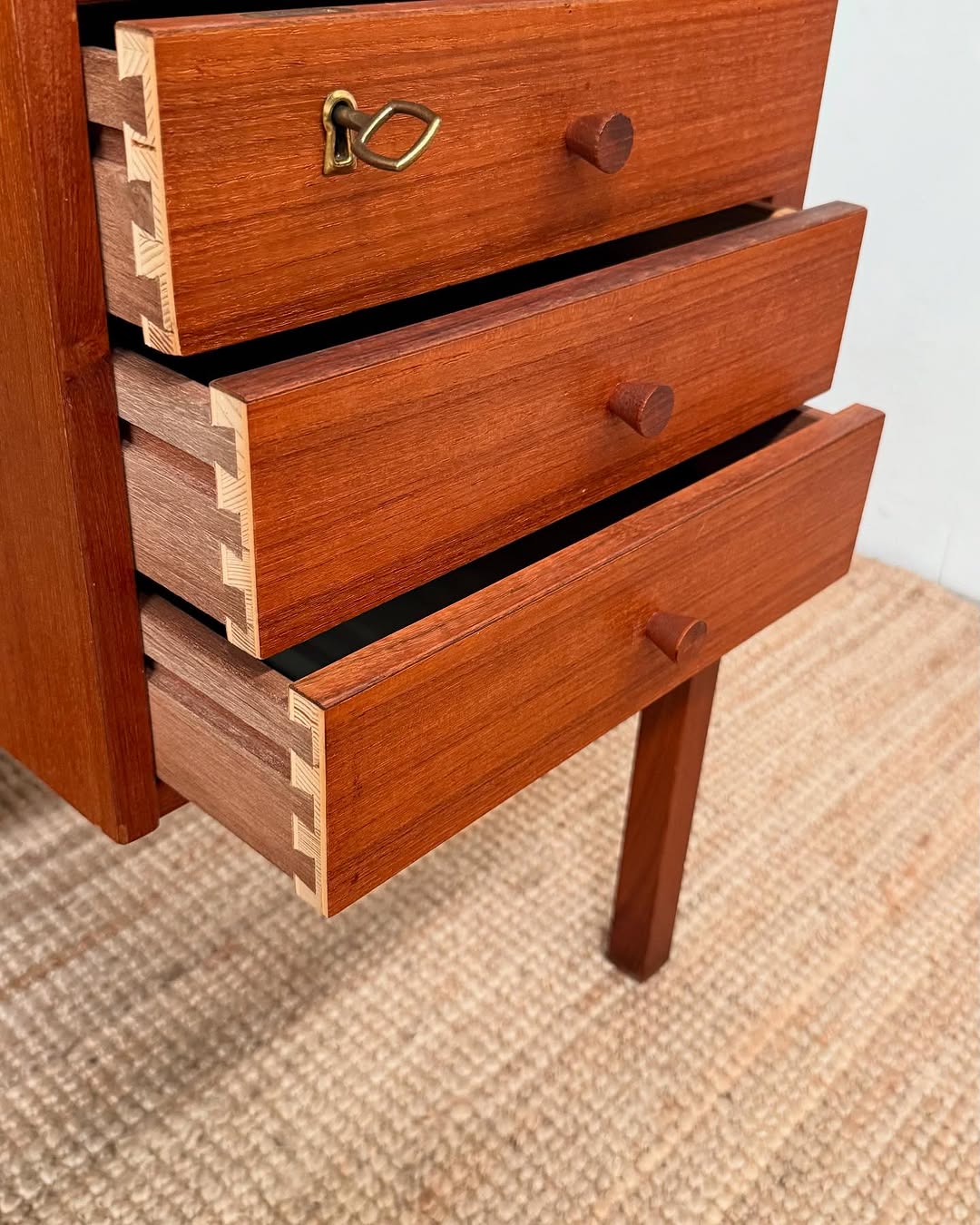 scandinavian-mid-century-desk (6)