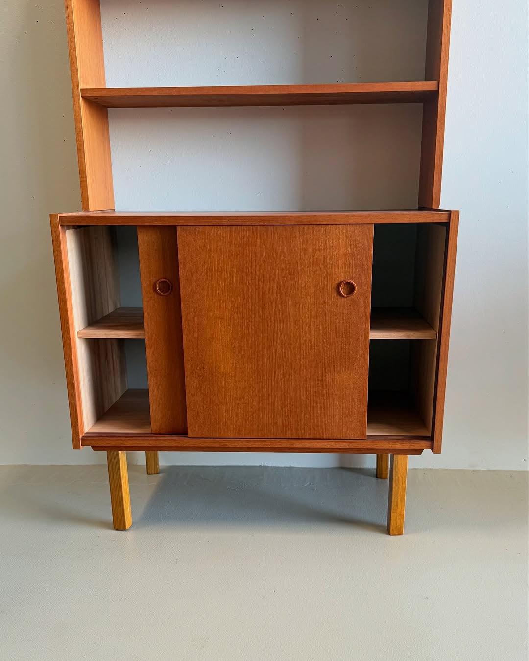 scandinavian-mid-century-bookshelf (13)