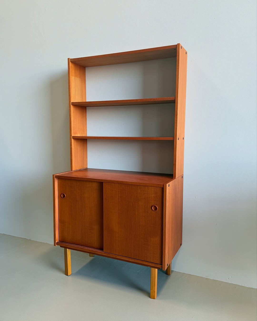 scandinavian-mid-century-bookshelf (17)