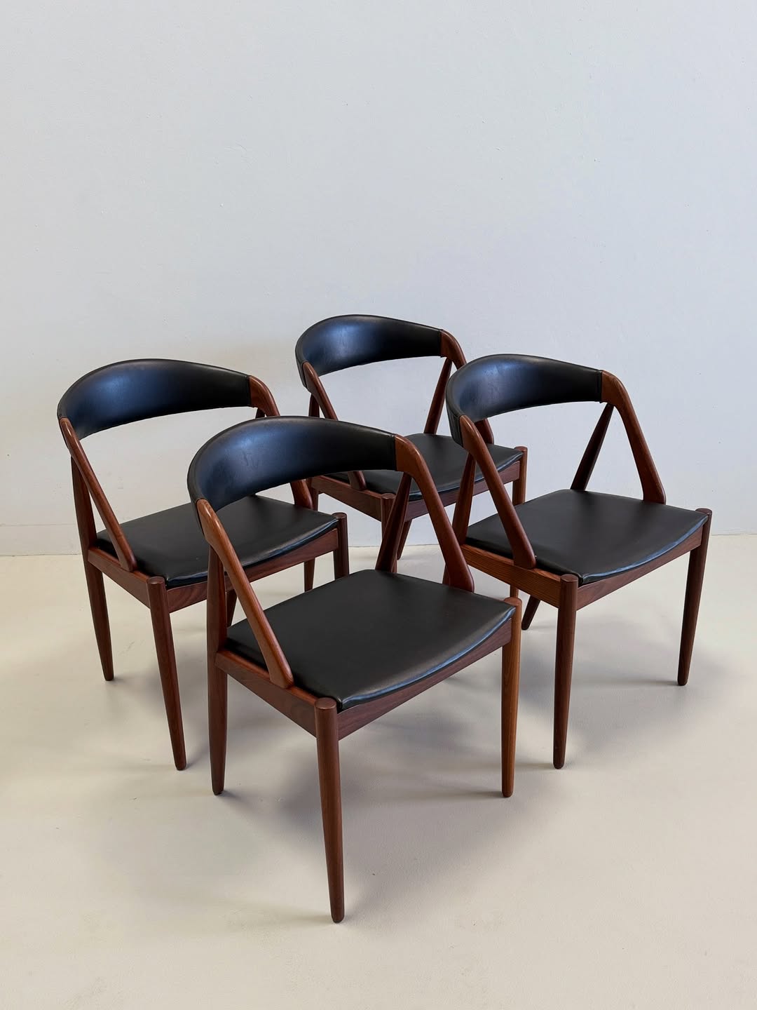 danish-model-31-dining-chairs (10)