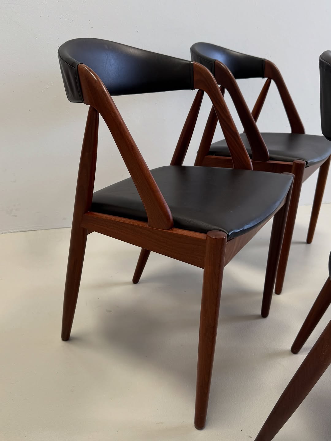 danish-model-31-dining-chairs (4)