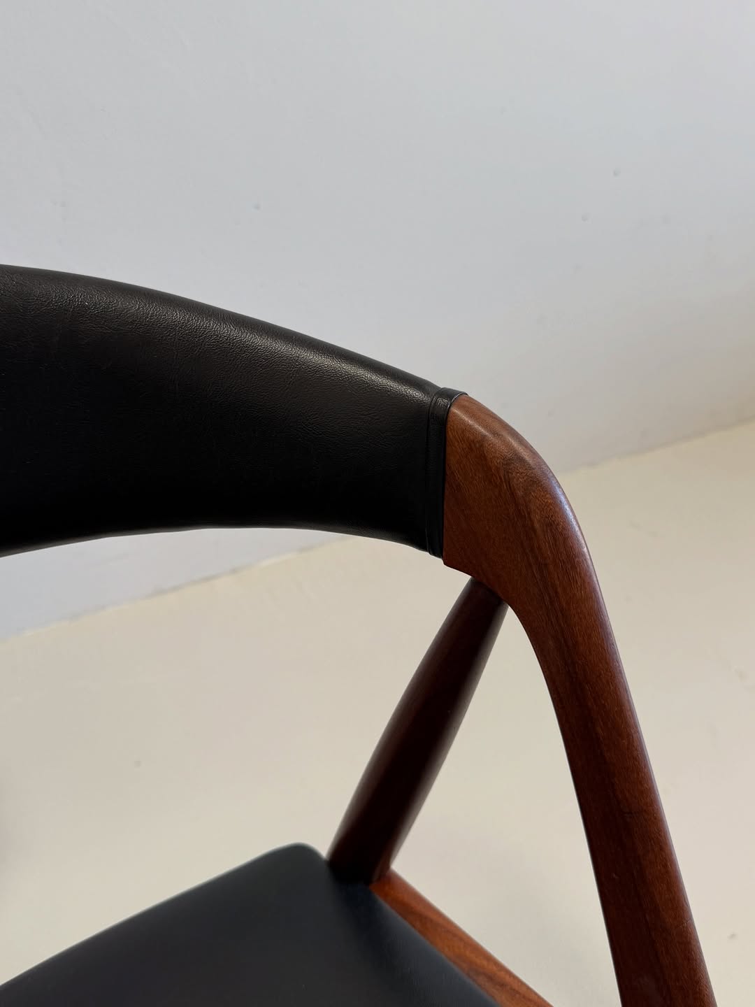 danish-model-31-dining-chairs (7)