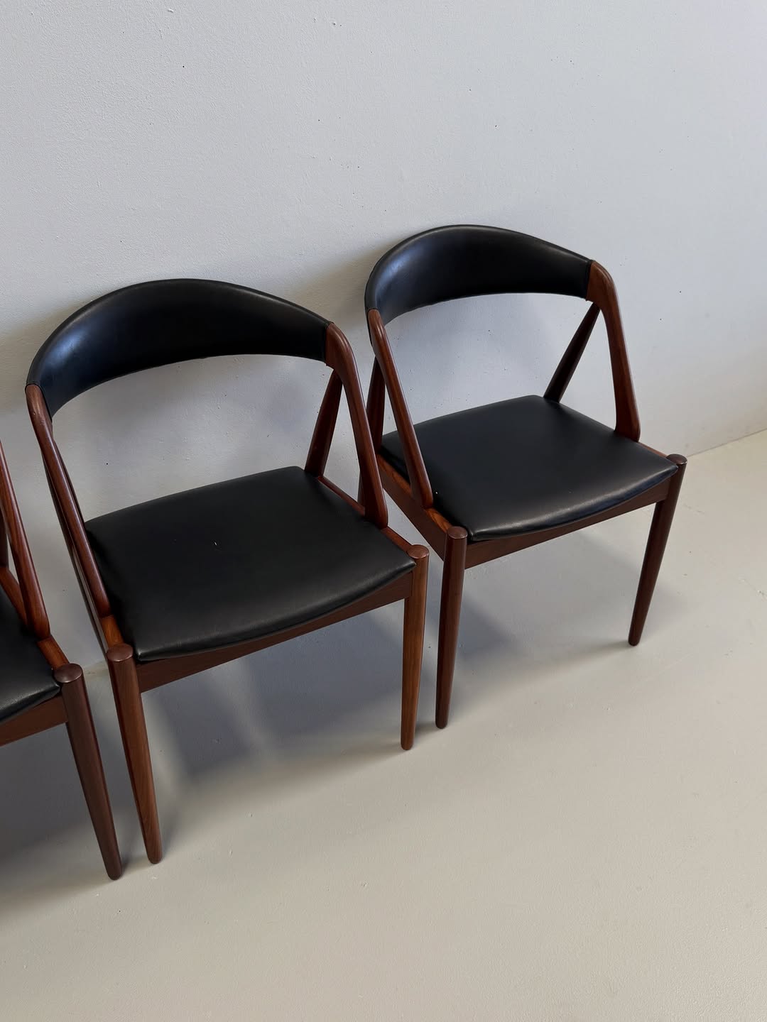 danish-model-31-dining-chairs (8)